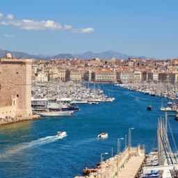 Louez une voiture pendant vos vacances à Marseille