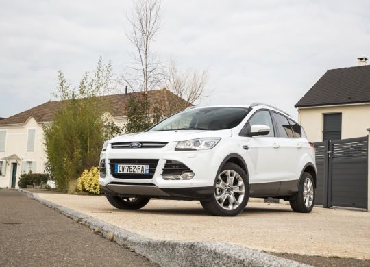voiture-garee-devant-maison
